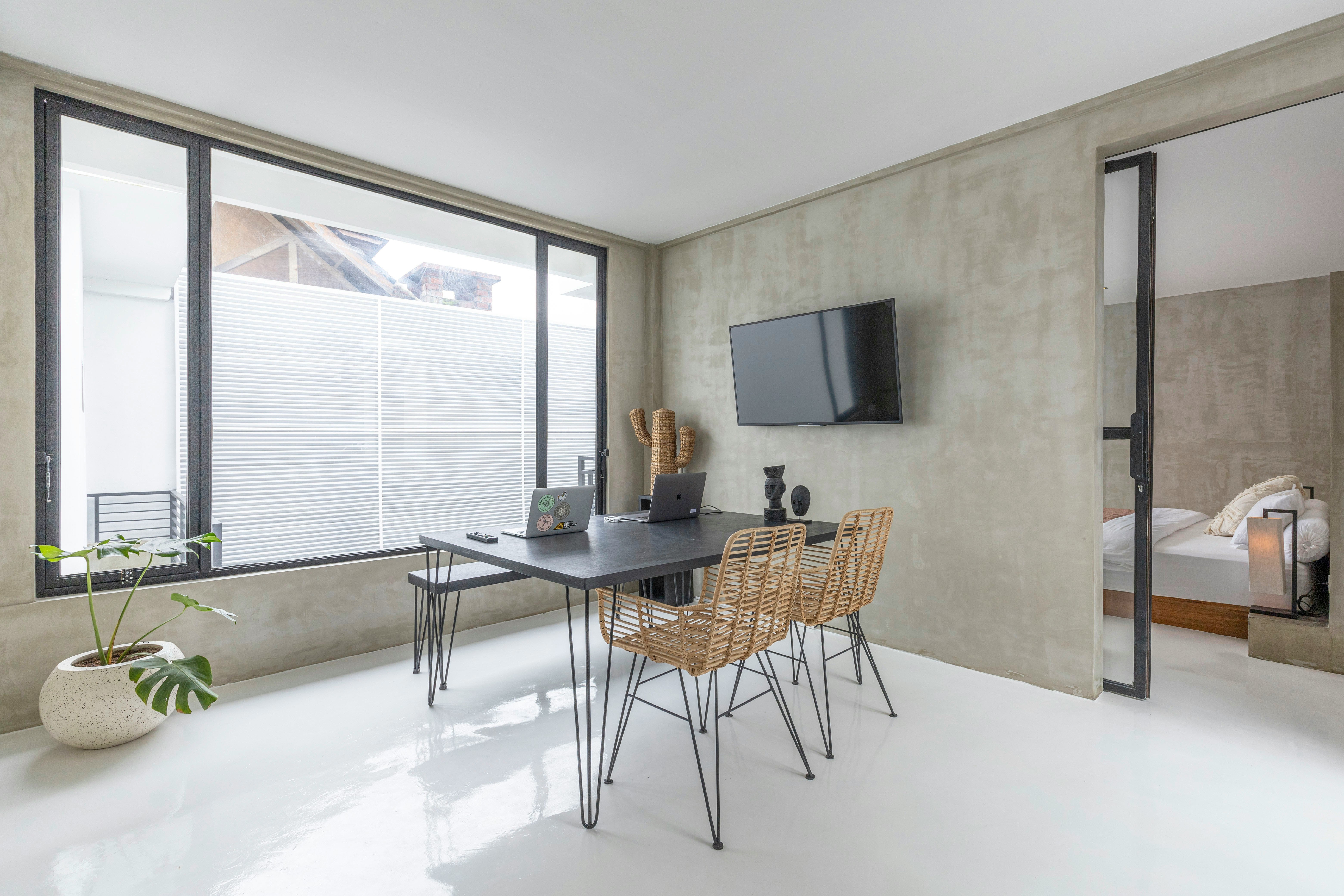 Room with a big window with table